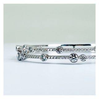 18ct white gold two row bangle set with brilliant cut diamonds in rub – over setting.-
Total Diamond Weight: 3.14ct Shape: Round Brilliant Cut Stone: Diamond