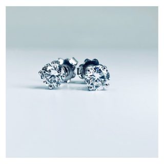 Simple’s yet effective, a classic pair of Diamond studs.