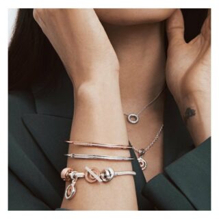 Rose gold plating + sterling silver = a metal match we can’t get enough of. Upgraded your signature style with style with a new twist of tones 🖤🤍🤎#pandora #pandoramoments #pandorasignature #pandorajewellery